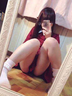 分享一组日本的清楚系ビッチ，喜欢この自撮り女子の太腿が肉付きエロくて一見の価値あり，收藏下载吧