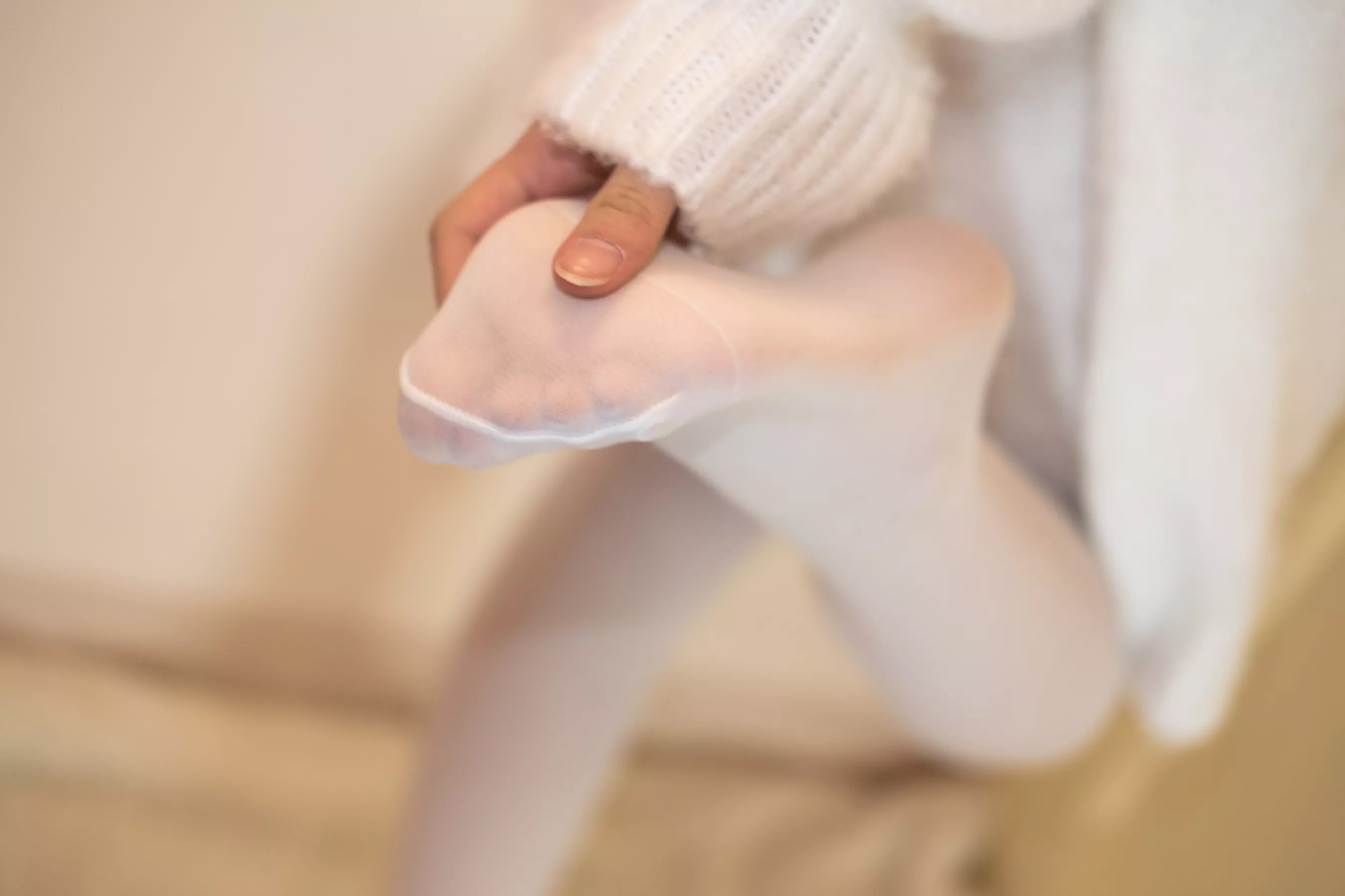 森萝财团写真-[X-012]白丝白毛衣