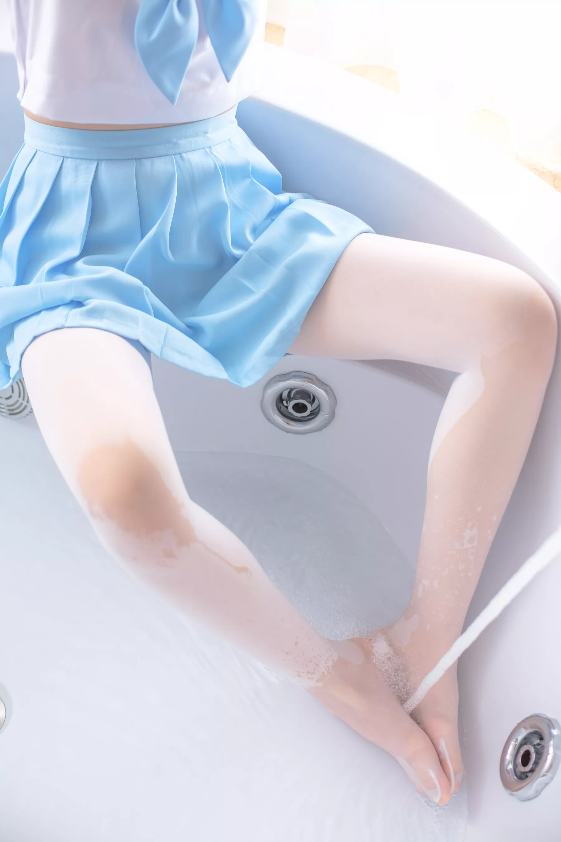 森萝财团写真-[X-032]JK浴缸戏水