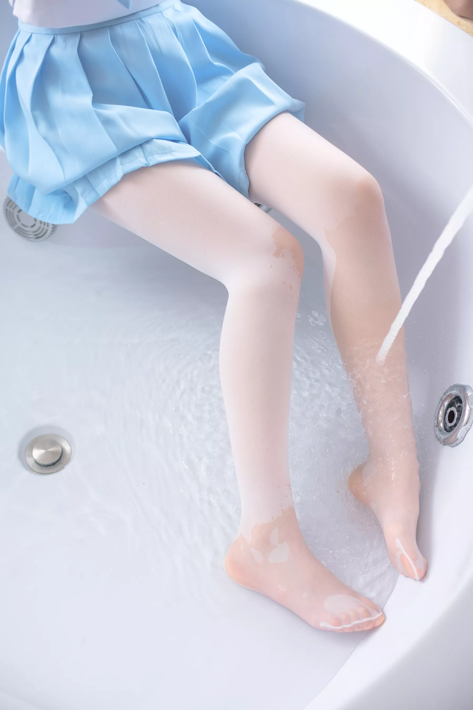 森萝财团写真-[X-032]JK浴缸戏水