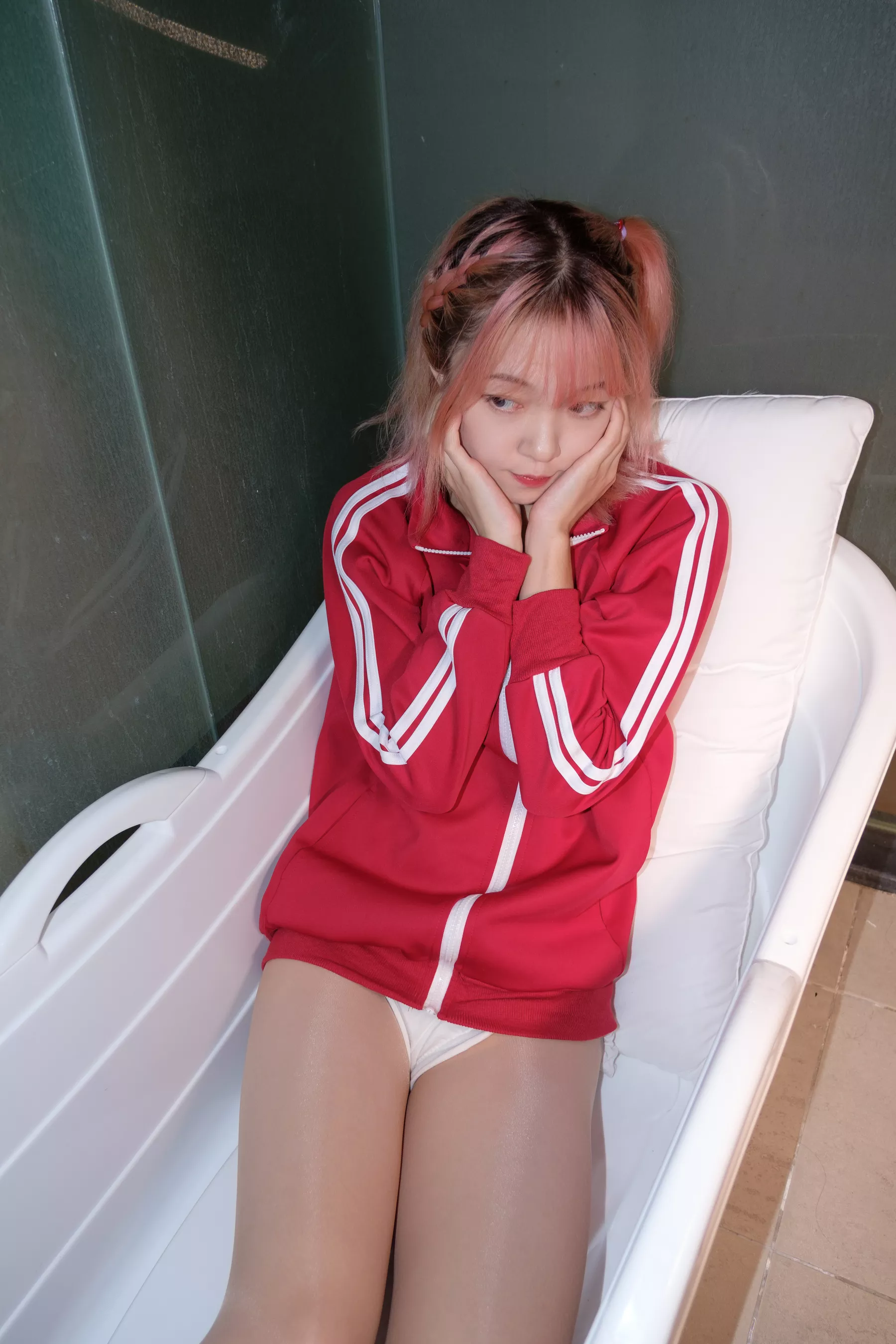 森萝财团写真-[X-044]红衣少女浴缸玩肉丝