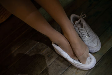 森萝财团写真-[JKFUN-012]10D肉丝运动鞋桌下-34P