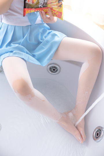 森萝财团写真-[X-032]JK浴缸戏水-32P