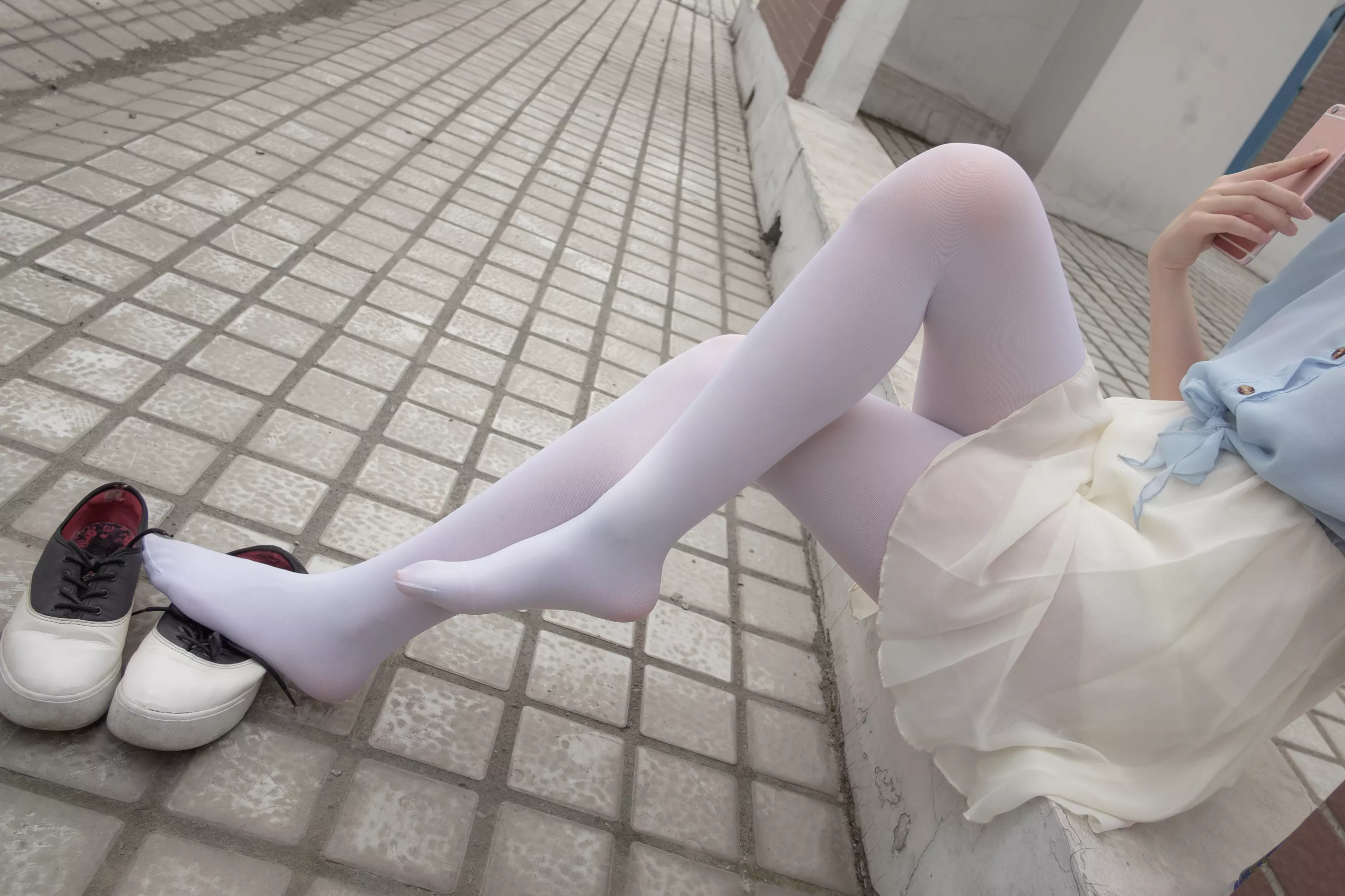 森萝财团写真-[R15-007]窗台上的薄纱少女